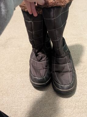 Itasca Black Quilted Winter Boots with Brown Faux Fur Cuff